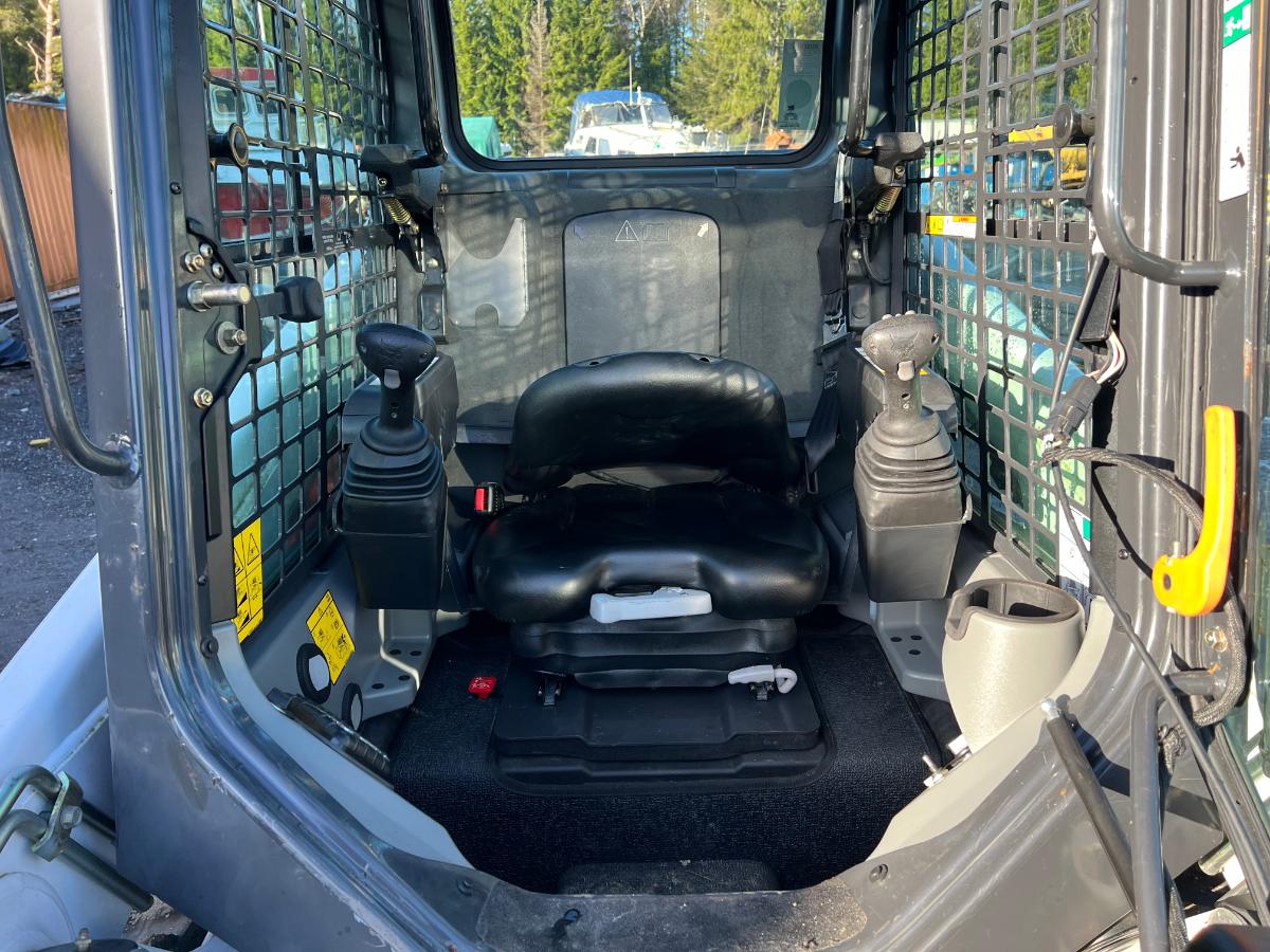 BOBCAT S450 photo 4