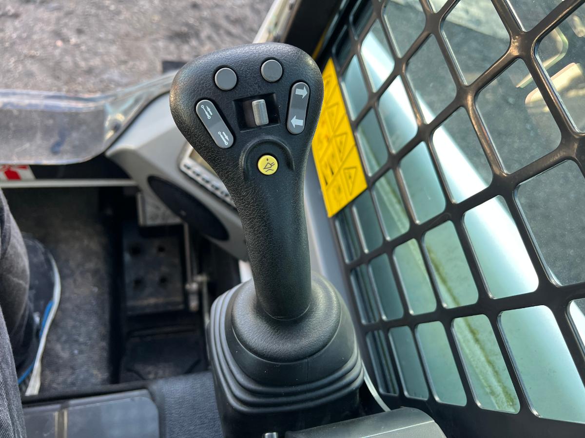 BOBCAT S450 photo 6