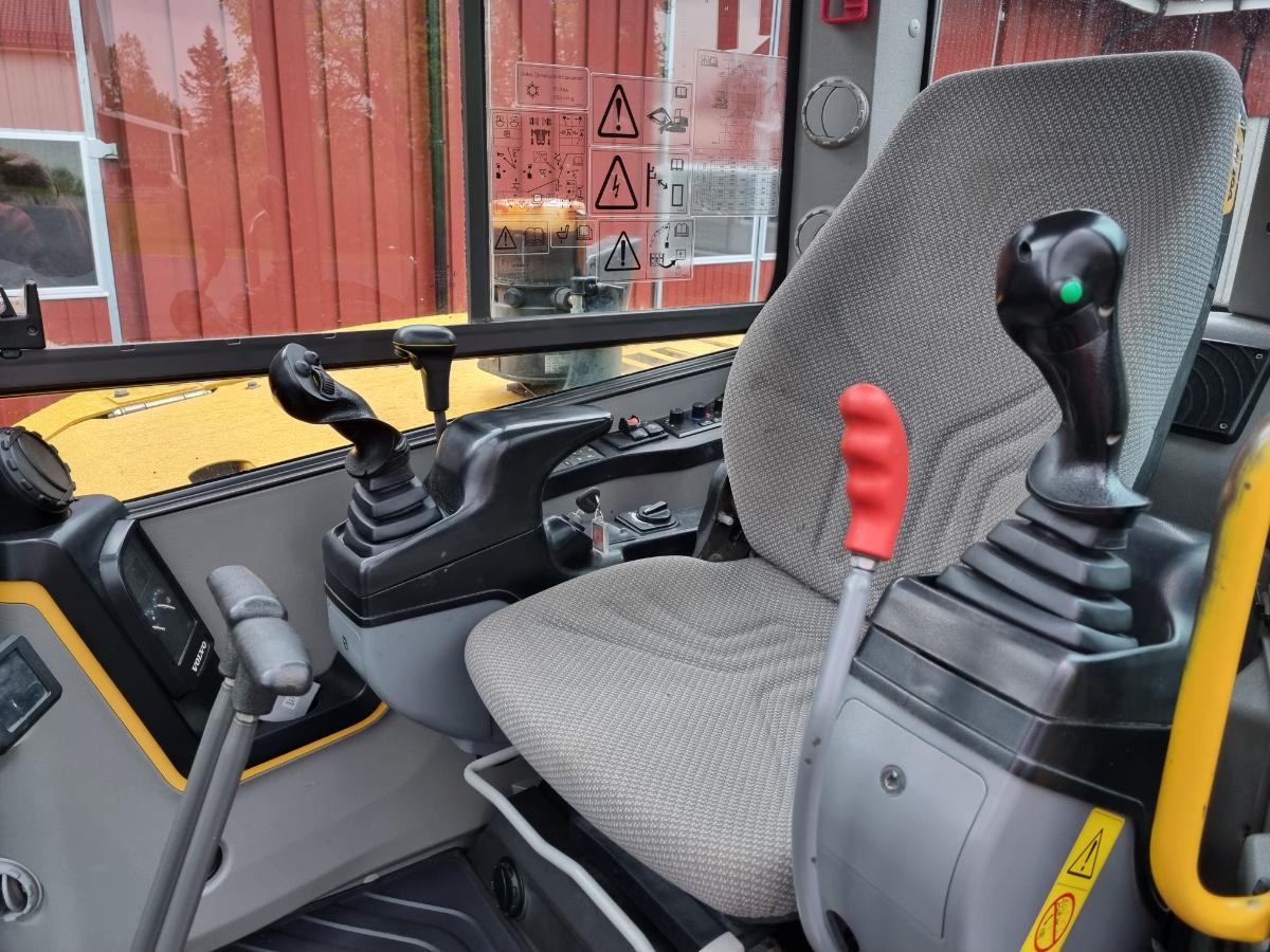 VOLVO ECR 88D photo 8