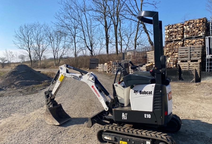 Bobcat E10 photo 3