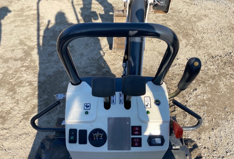 Bobcat E10 photo 7