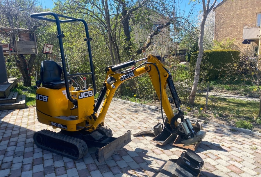 JCB 8008 CTS photo 2