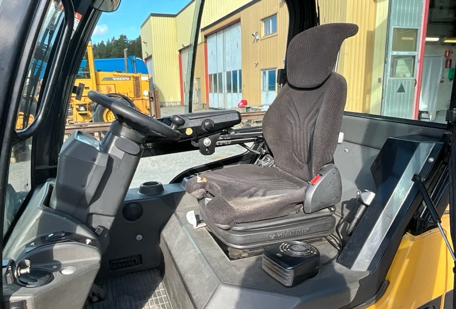 Caterpillar DP35N photo 6