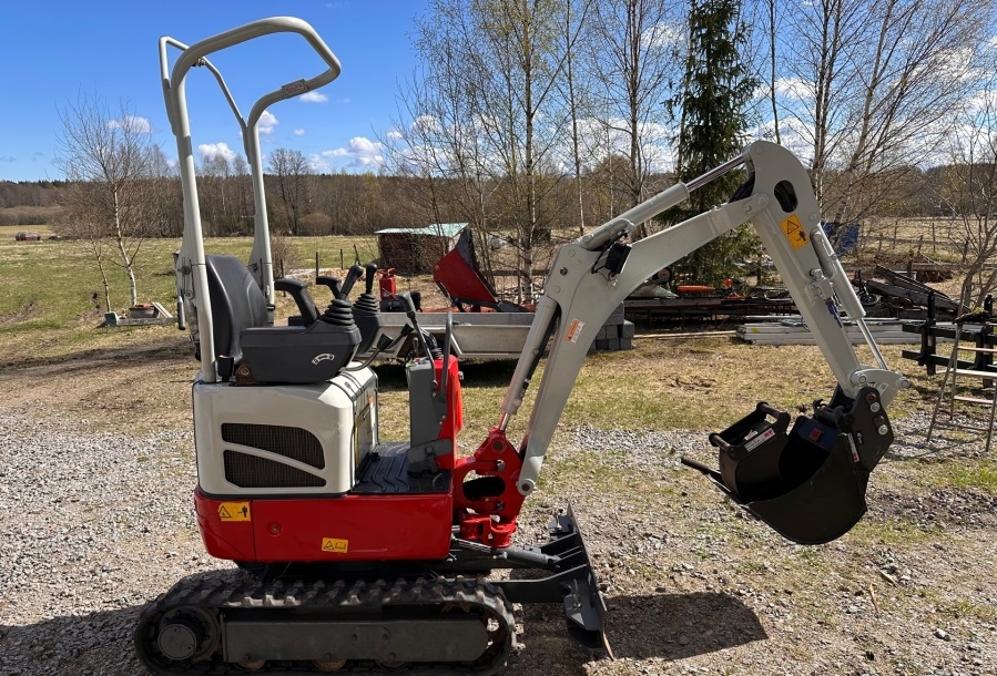 Takeuchi TB210R photo 3