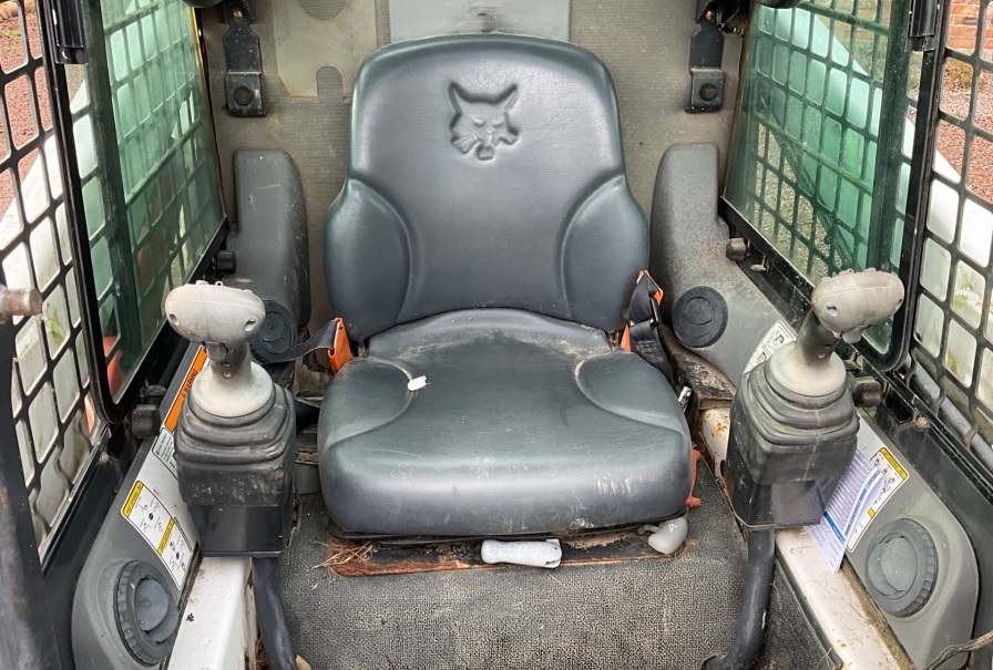 2010 Bobcat T110 used skid steer loaders for sale — photo 4