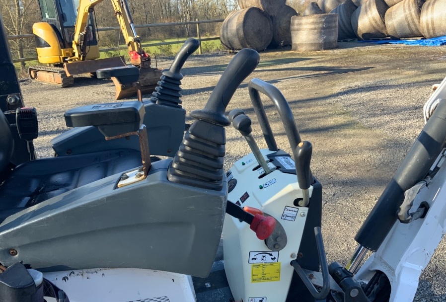 2013 Bobcat E10 used mini excavators for sale — photo 2