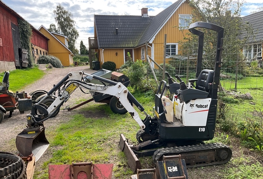 2015 Bobcat E10 used mini excavators for sale — photo 2