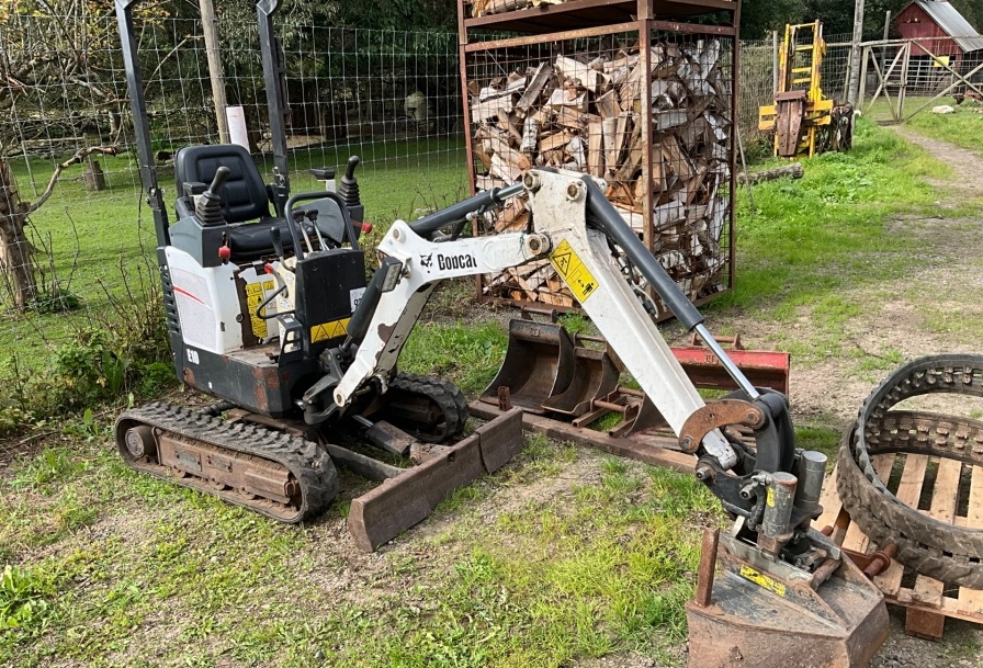2015 Bobcat E10 used mini excavators for sale — photo 3