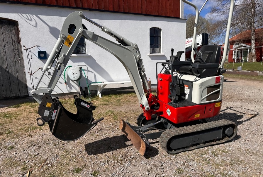 2015 Takeuchi TB210R used mini excavators for sale — photo 2
