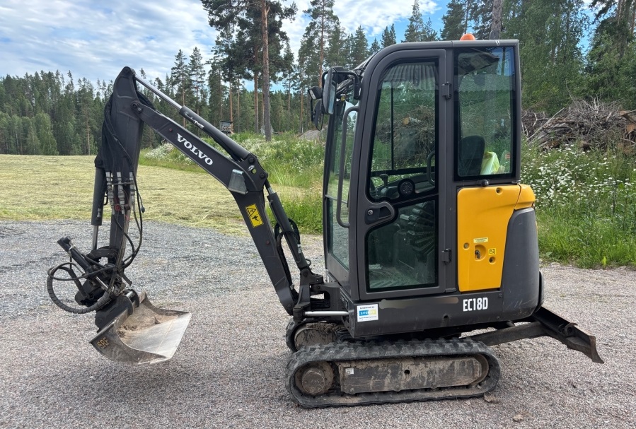 2017 Volvo EC18D used mini excavators for sale — photo 2