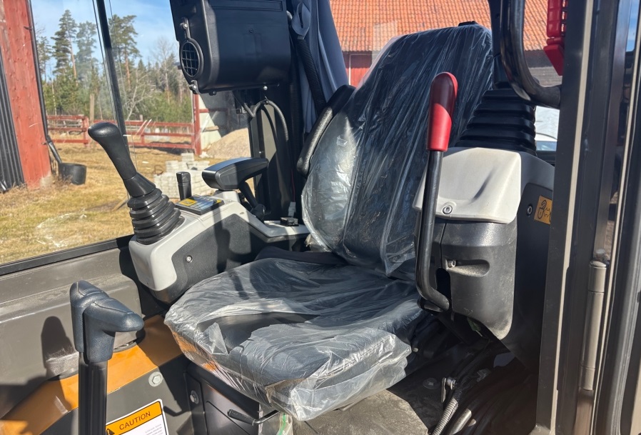2024 Multiloader EC18 used mini excavators for sale — photo 4