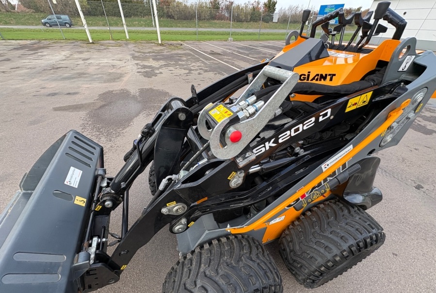 2022 Giant Sk202D used skid steer loaders for sale — photo 5