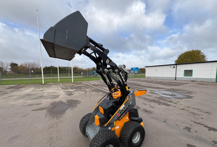 2022 Giant Sk202D used skid steer loaders for sale — photo 6