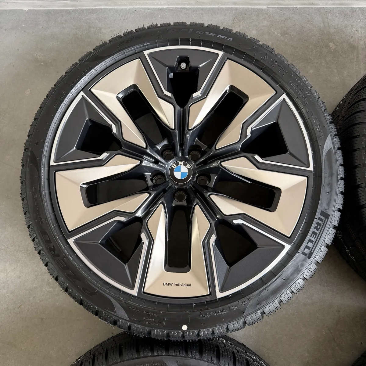 Original 21-inch BMW X3 G45 7 Series i7 G70 Styling 910i Individual used wheels for sale — photo 3