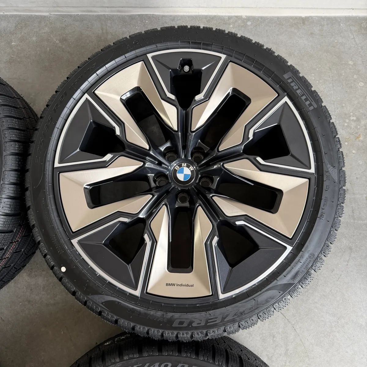 Original 21-inch BMW X3 G45 7 Series i7 G70 Styling 910i Individual used wheels for sale — photo 4