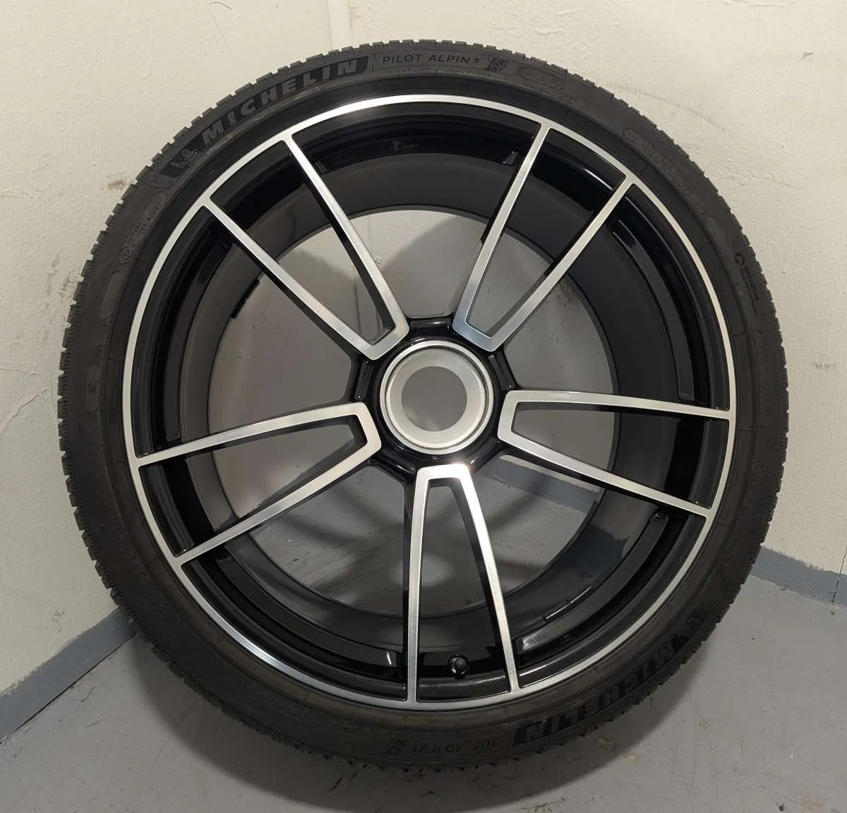 Like new, original 20/21 inch Porsche 911 992.1 992 Turbo S used wheels for sale — photo 2