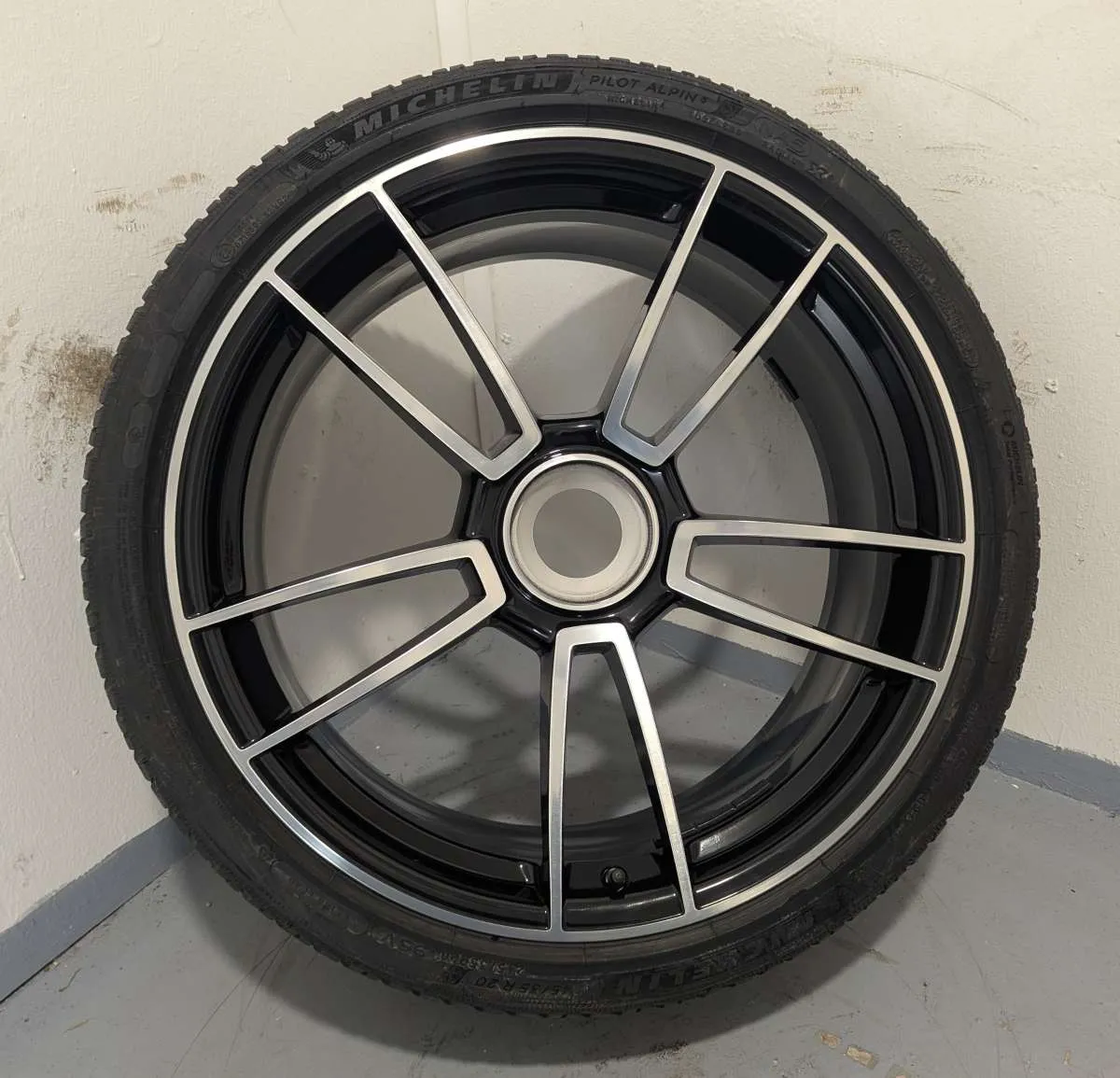 Like new, original 20/21 inch Porsche 911 992.1 992 Turbo S used wheels for sale — photo 3