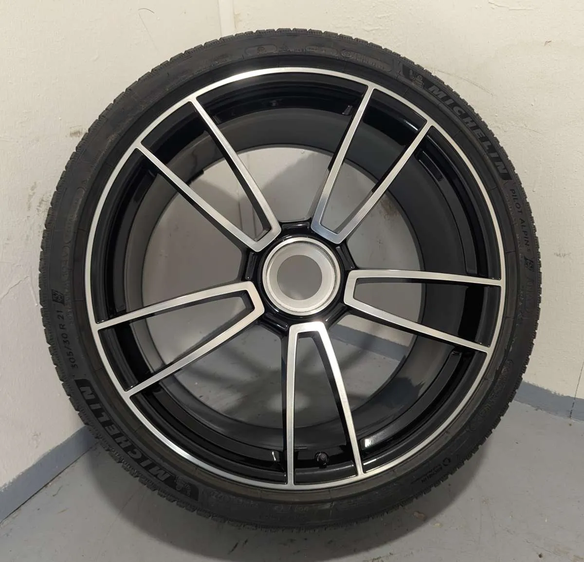 Like new, original 20/21 inch Porsche 911 992.1 992 Turbo S used wheels for sale — photo 4