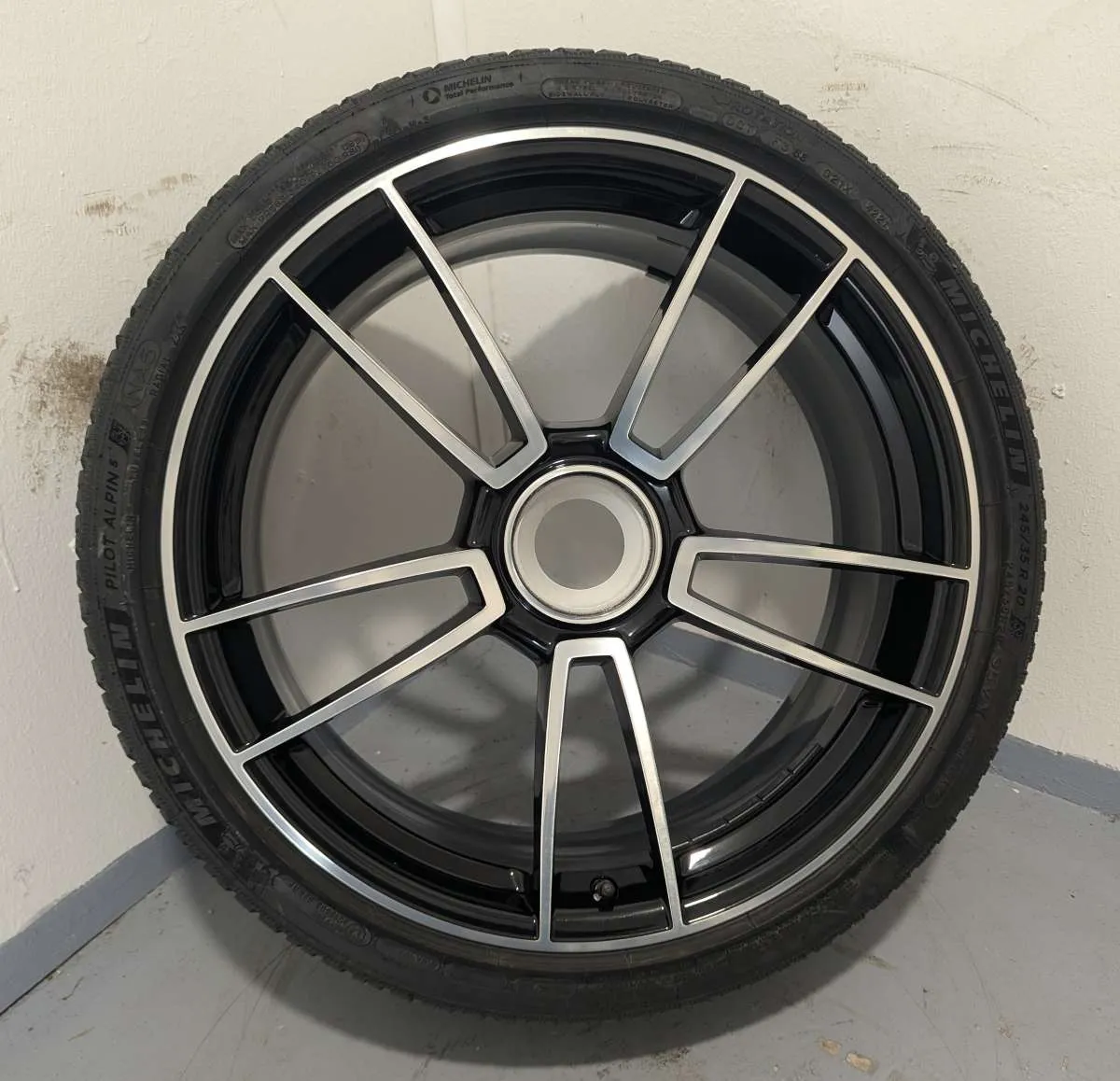 Like new, original 20/21 inch Porsche 911 992.1 992 Turbo S used wheels for sale — photo 5